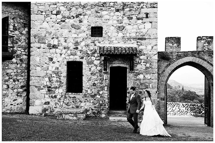 lake garda wedding photography bride groom arrive in castle