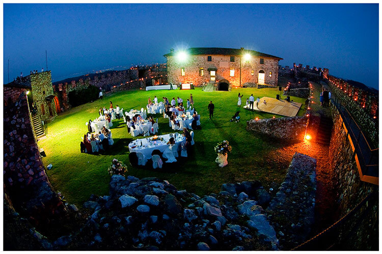 lake garda wedding photography night time view of guests in central courtyard of lonato castle