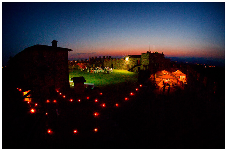 lake garda wedding photography night time view of lonato castle