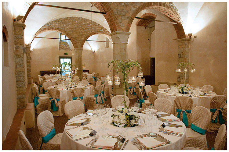 Castel di Poggio wedding venue tables decorated for dinner