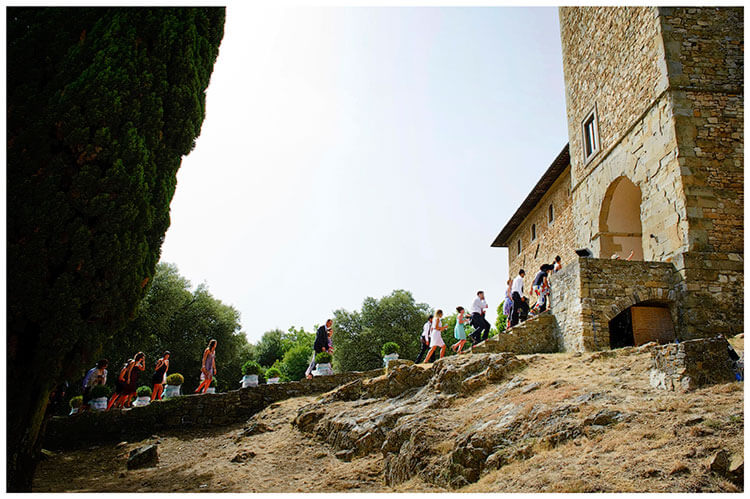 Castel di Poggio wedding guests walking to castle entrance