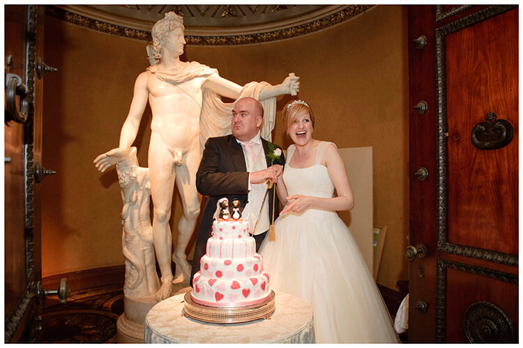 Woburn Sculpture Gallery wedding cake cutting