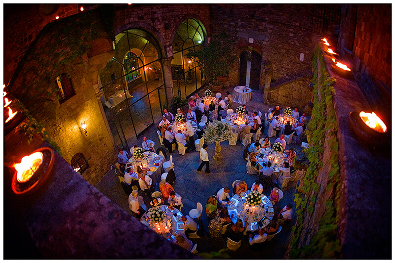 Castello di Vincigliata wedding venue central courtyard during meal