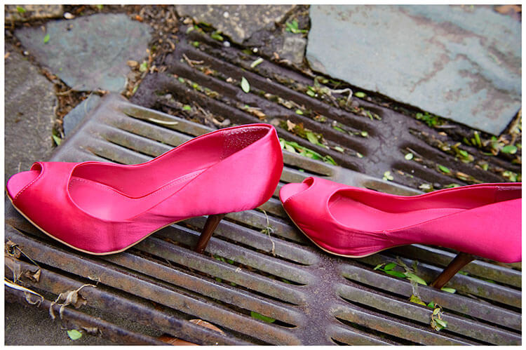 Leicestershire Kirby Muxloe wedding bridesmaids shoes caught in iron grate