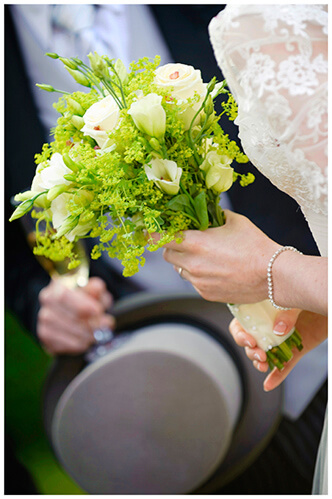 Leicestershire Kirby Muxloe wedding brides bouquet tophat